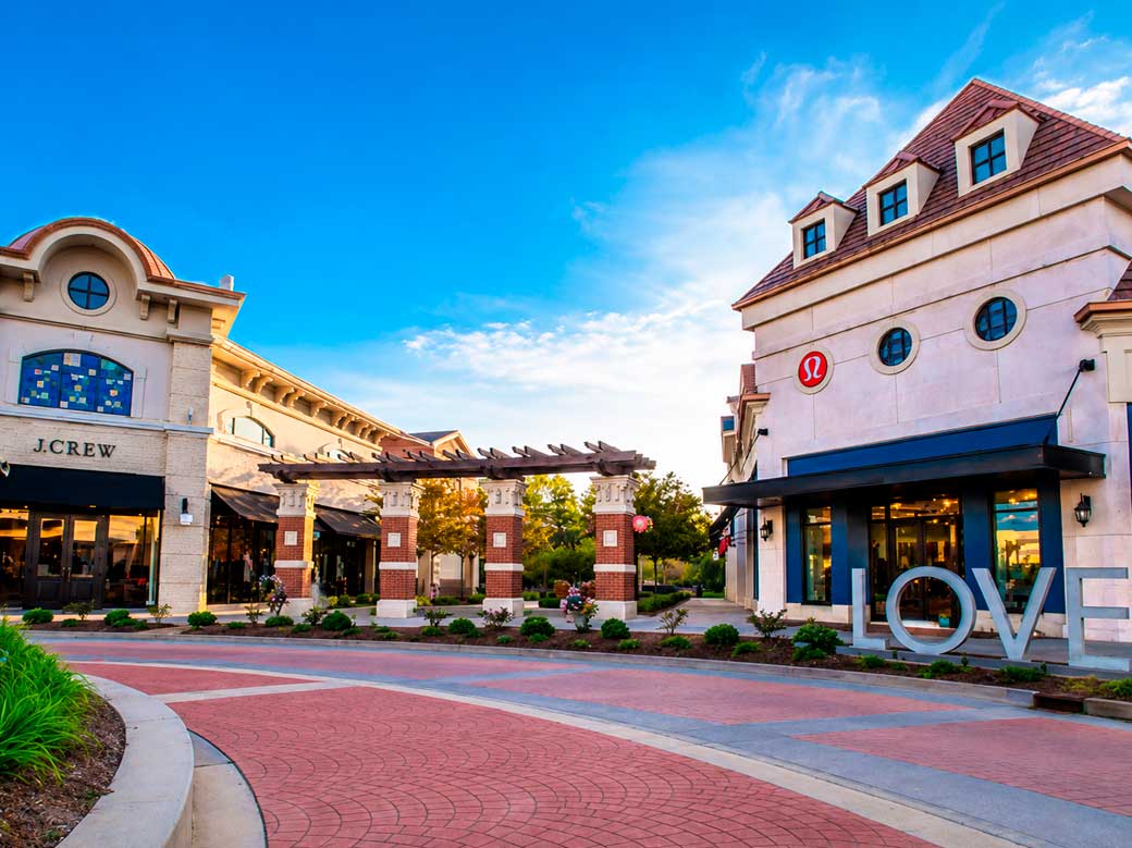 local-attractions-the-promenade-at-chenal